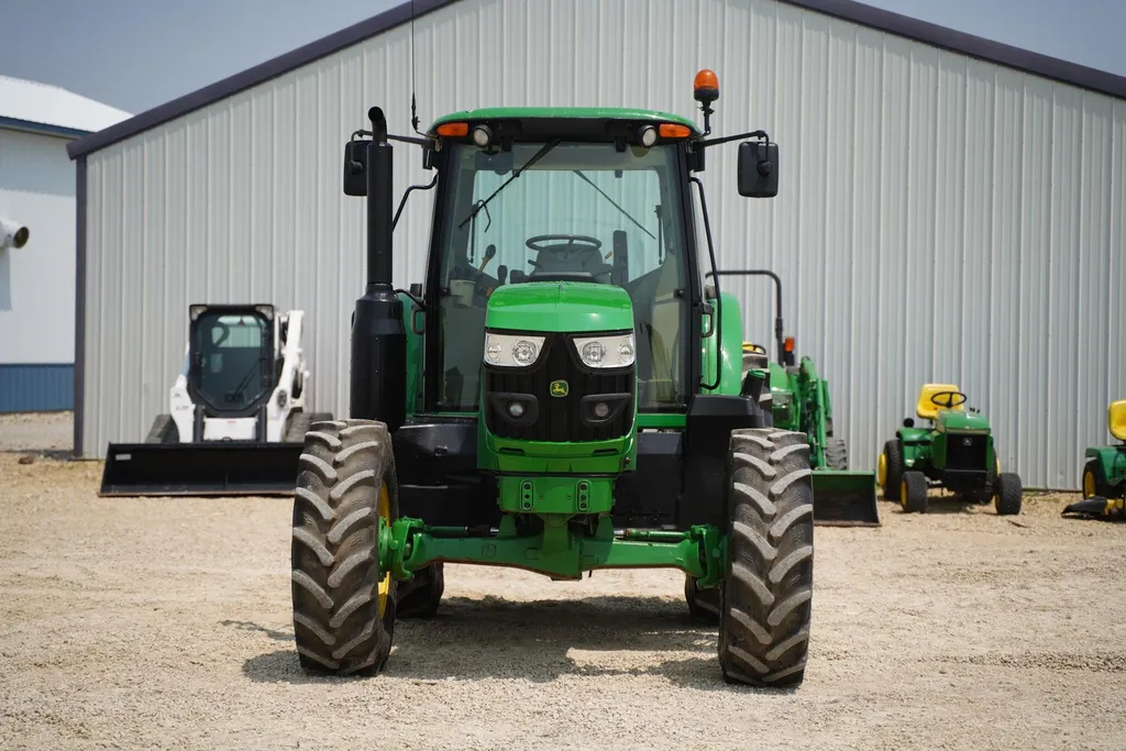 2018 John Deere 6120M