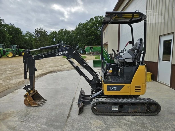 2021 DEERE 17G
